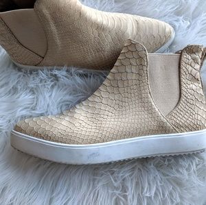Rare cream bone J/Slides *Like New*